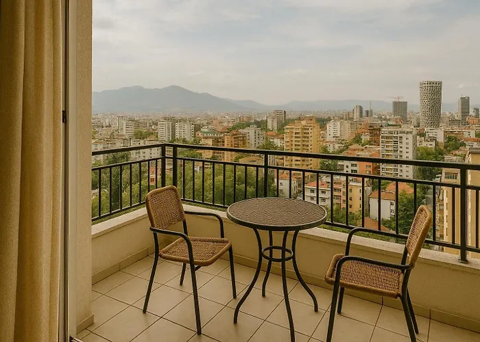 Orange Apartment *